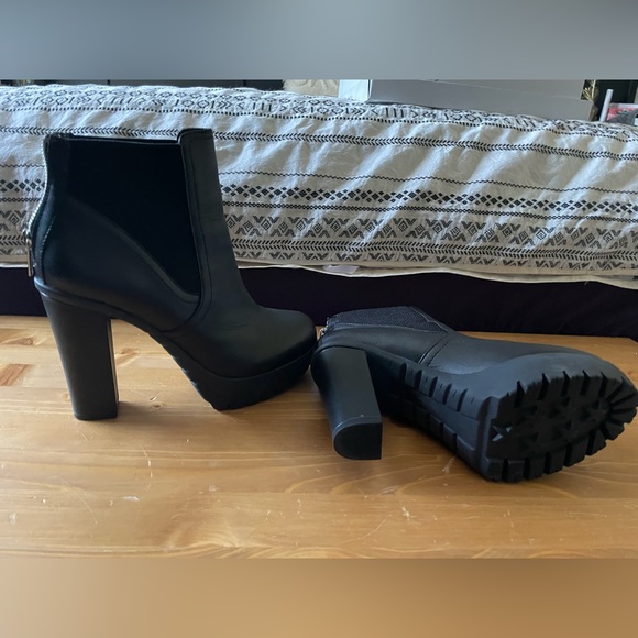Beautiful Steve Madden chunky heel boots. Amanda 9B. Worn once. - Picture 2 of 6